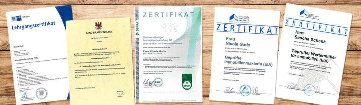 Fünf Zertifikate von Mitarbeitern der Firma Spree Immobilien für die Ausbildungen zum Immobilienmakler oder Gutachter.