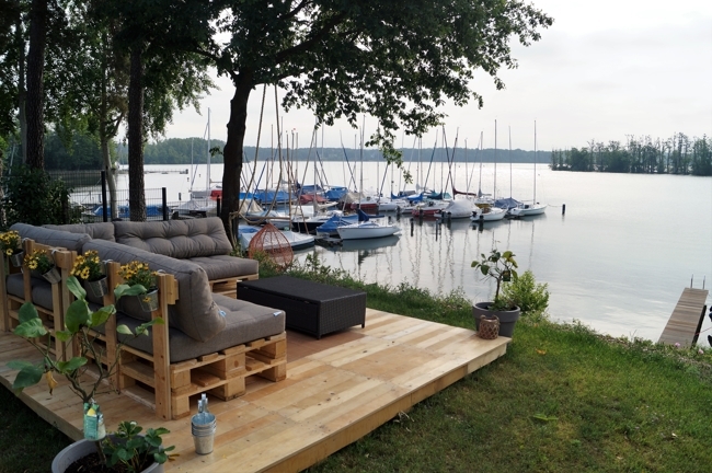 Sitzecke am Wasser